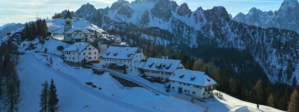 Bergdorf mit Geschichte: Tarvisio Luschari zwischen Canin und Julischen Alpen.