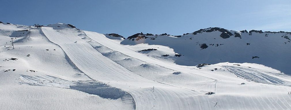 Leere Pisten und viel Schnee: Noch bis 12. Mai laufen die Skilifte am Mölltaler Gletscher in Kärnten.
