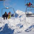 Von 9:00 - 16:00 Uhr befördern die Lifte im Skigebiet die Wintersportler. Die erste Gondel fährt bereit um 8:00 Uhr.