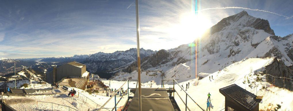 Panoramablick vom Osterfelderkopf im Skigebiet Garmisch Classic (Webcambild vom 5.1.18)