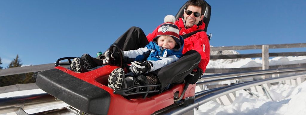 Meran 2000: Mit über 40 km/h geht es im Alpin Bob nach unten.