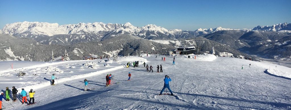 Kids quickly master their first turns on the wide pistes.