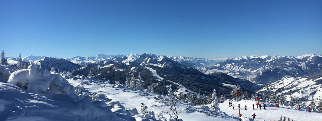 Die traumhafte Aussicht gibts im Skigebiet gratis dazu ;-)