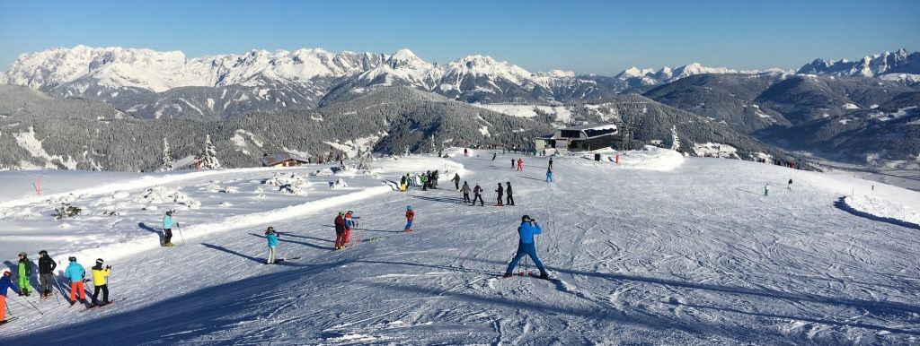Breite Pisten und ein traumhaftes Panorama erwarten dich