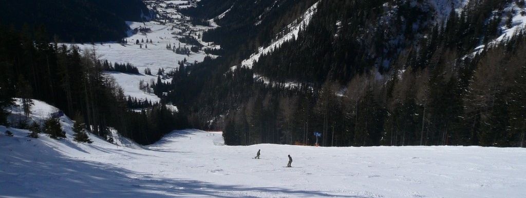 Aussicht auf den schwierigen Mittelteil der Talabfahrt.