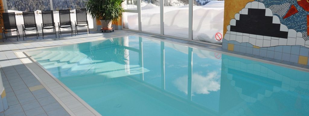 Hallenbad im Winter