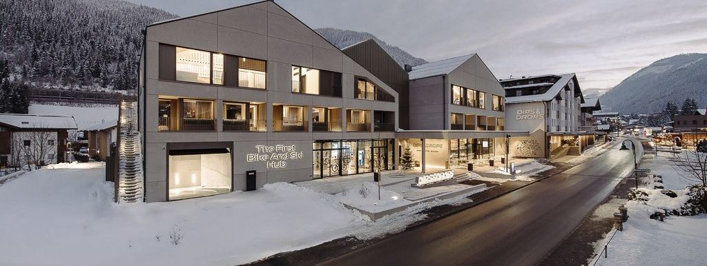 Das Dips & Drops ist The First Bike and Ski Hub – ein Ort für Bewegung, Natur und Gemeinschaft.