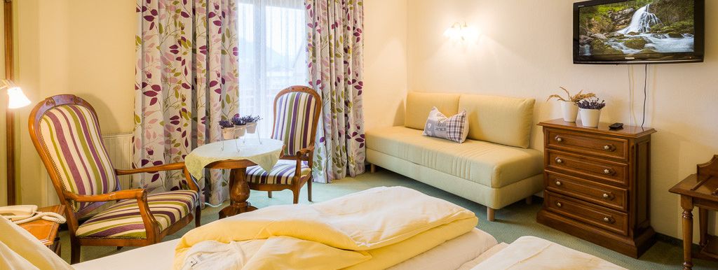 2 Raum Familienzimmer mit Verbindungstür und 2 x Dusche/WC