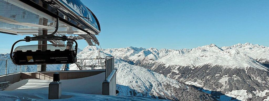 Die Leppleskofelbahn führt hinauf bis auf 2.638 Meter.