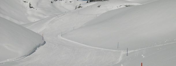 Blick auf die einzige blaue Piste im Skigebiet: Abfahrt 7