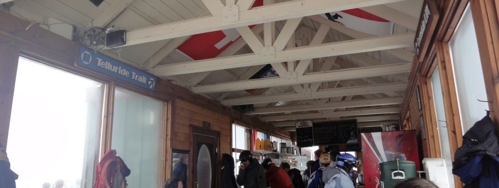 Hier kann es auch mal eng werden: Giuseppe´s Restaurant an der Bergstation von Plunge Lift (Nr. 9)!