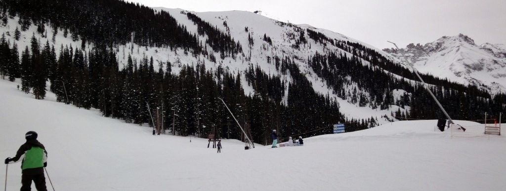 Blick auf Gold Hill Express: Hier führen fast ausschließlich extrem schwere Off-Piste-Hänge zurück ins Tal.