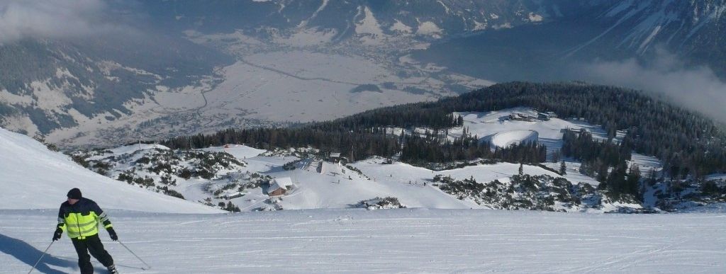 Blick auf die Zugspitze (2962 m) im Wettersteingebirge