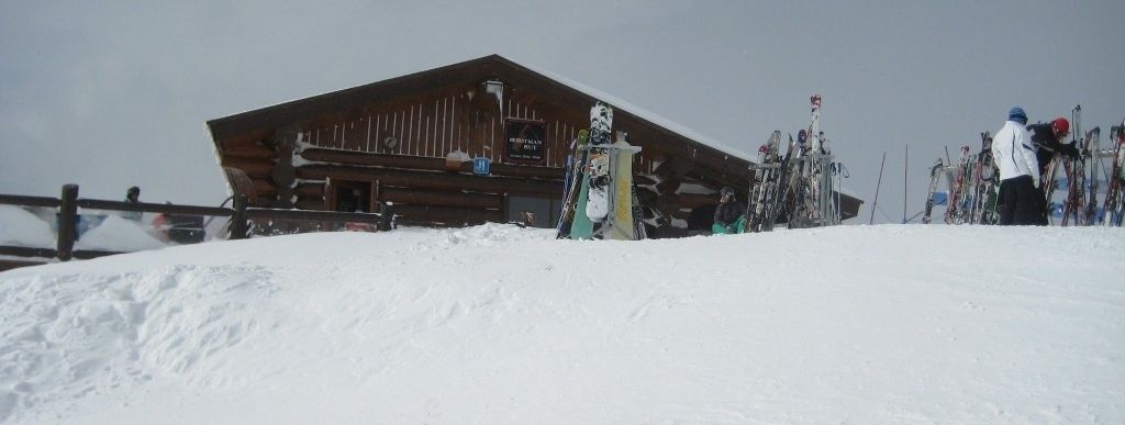 Horstman Hut an der Bergstation des 7th Heaven Express Sessellifts!
