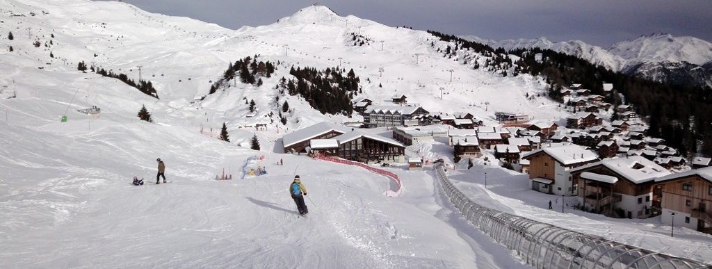 Übungsgelände Tanzbode! Hier erleichtert ein überdachter Zauberteppichlift die ersten Rutschversuche im Schnee.