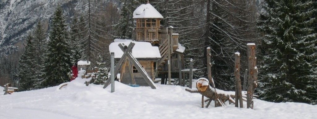 Spielplätze wie hier an der Ütia Piz Sorega finden sich an vielen Ecken des Skigebietes Alta Badia!