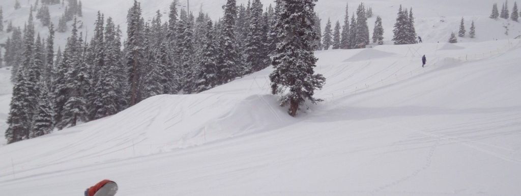 Die Kicker im Treeline Terrainpark oberhalb der Black Mountain Lodge!