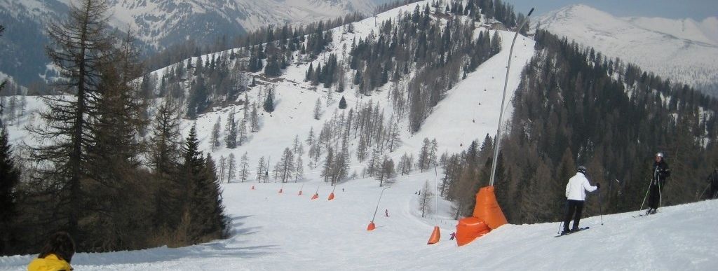 Blick von Piste 20 auf das Gebiet um die Schartenbahn