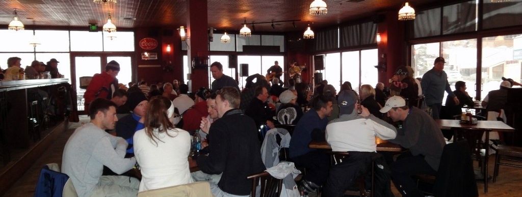 Nachmittags spielt in den Kneipen im Tal oft Live-Musik.