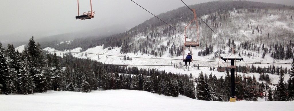 Leider finden sich nicht überall im Skigebiet moderne Liftanlagen! Der High Point Lift ist nicht mit einem Sicherheitsbügel ausgerüstet!