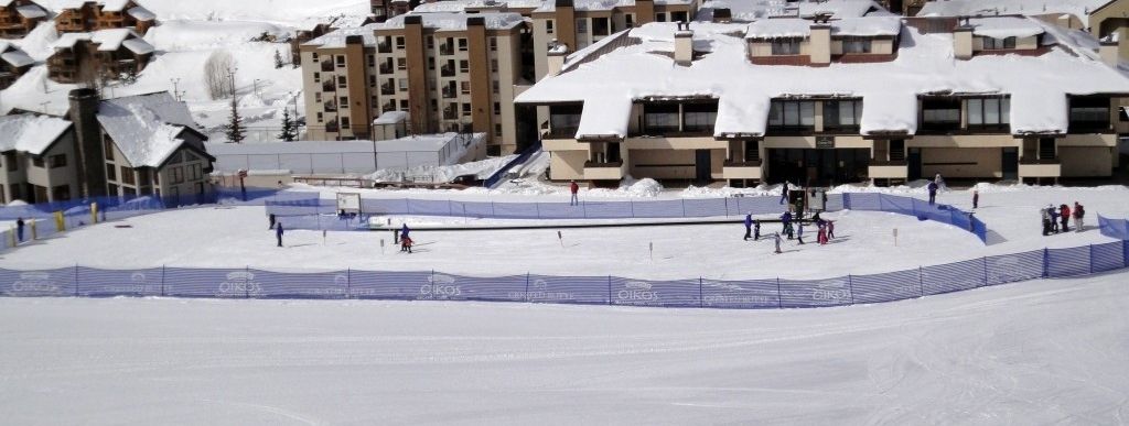 Für die ersten Rutschversuche im Schnee: Das Kinderland unterhalb des Silver Queen Express Lifts!