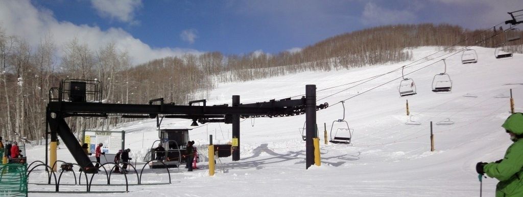 Der Painter Boy Lift ist ein wichtiger Verbindungslift zu den zahlreichen mittelschweren (in USA blau markierten) Abfahrten rund um den Gold Link Lift.