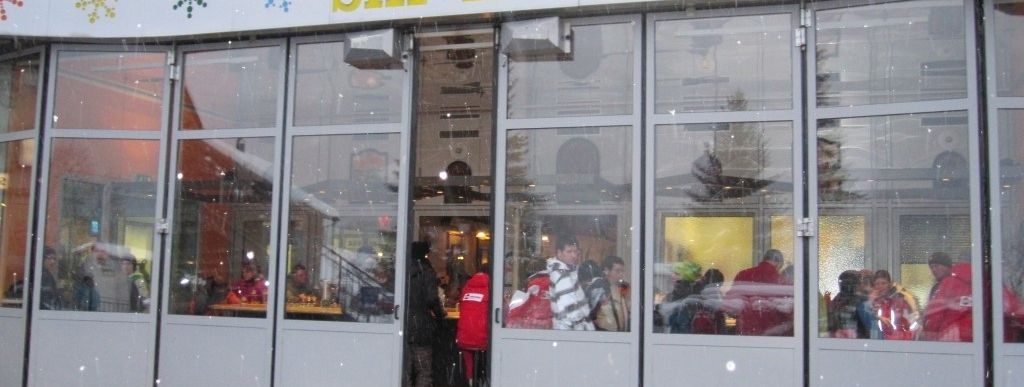Pub Ski Inn an der Talstation!