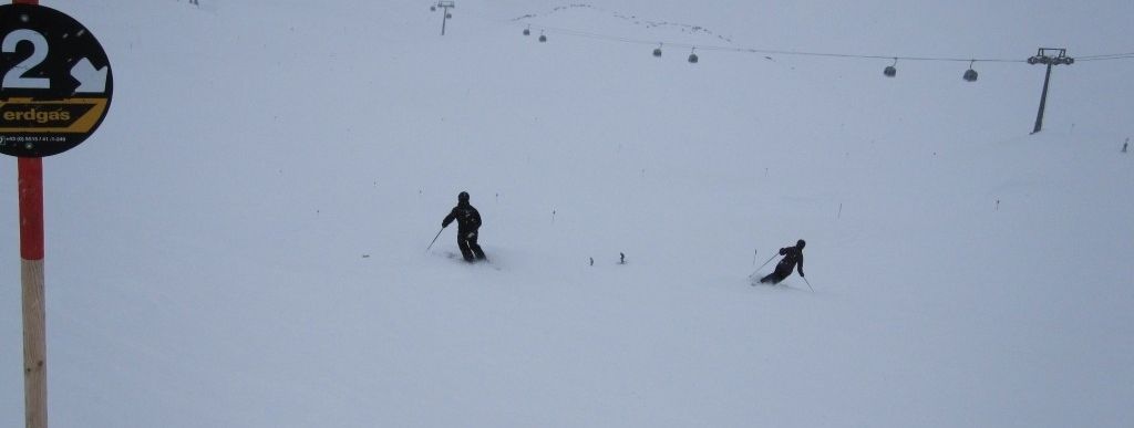 Abfahrt 2 von der Piste 6/8 abzweigend!