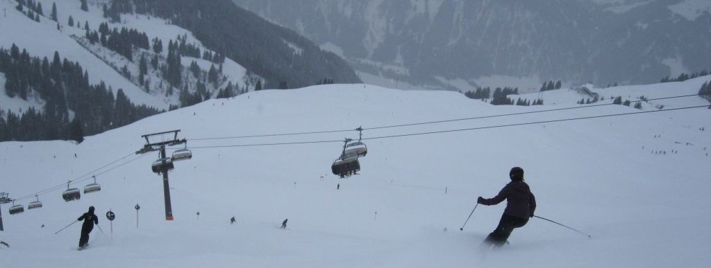 Abfahrt 4 von der Piste 6/8 abzweigend!