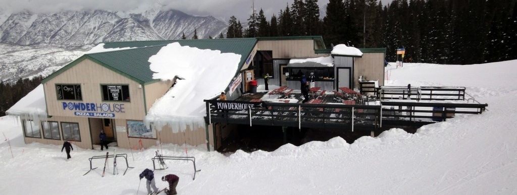 Burger & Co gibt es im Selbstbedienungsrestaurant Powder House am Engineer Lift.