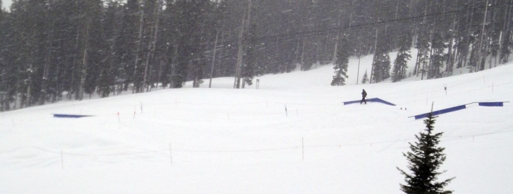 Auch an der Bergstation des Purgatory Village Express Lifts befindet sich ein Funpark für Snowboarder mit einigen Kickern und Rails.