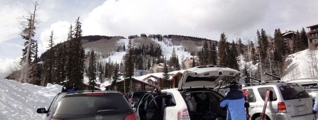 Keine Selbstverständlichkeit für amerikanische Skigebiete: Kostenloser Parkplatz in direkter Liftnähe!