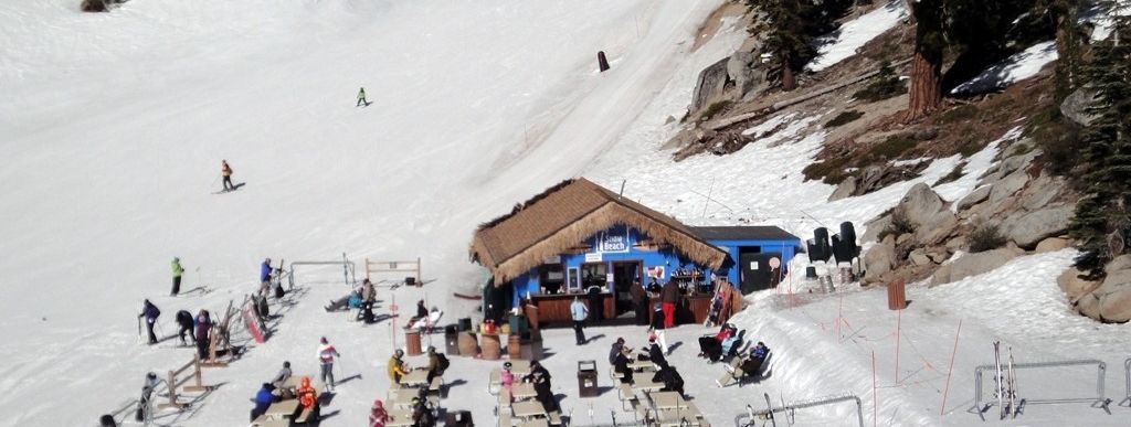 Snow Beach Bar an der Talstation des Powderbowl Express Lifts!