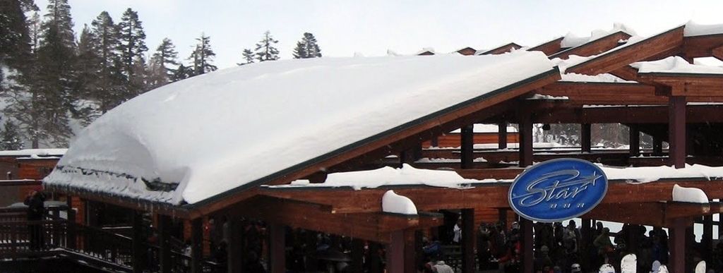 Die East Peak Lodge an der Talstation des Comet Express Lifts!