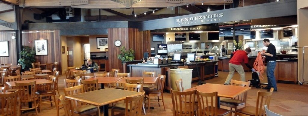 Rustikal und geschmackvoll eingerichtet: Das Rendezvous im Gebäude der Bridger Restaurants an der Bergstation der gleichnamigen Gondelbahn!