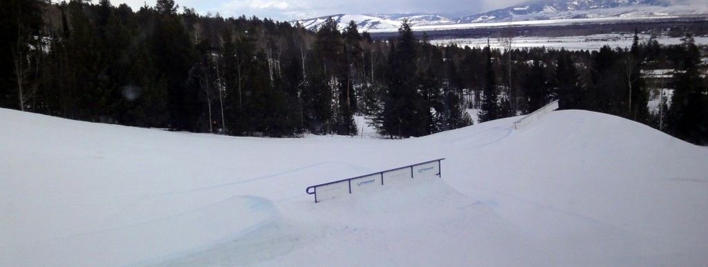Kicker und Rails wechseln sich ab im Funpark am Eagle's Rest Sessellift.