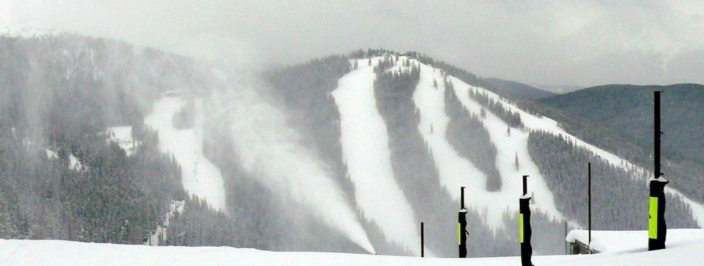 Scout-Abfahrt mit Sicht auf den North Peak (3554 m)!