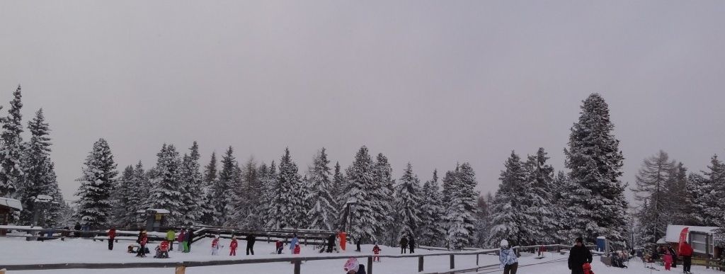 Buntes Treiben am Übungslift (F).