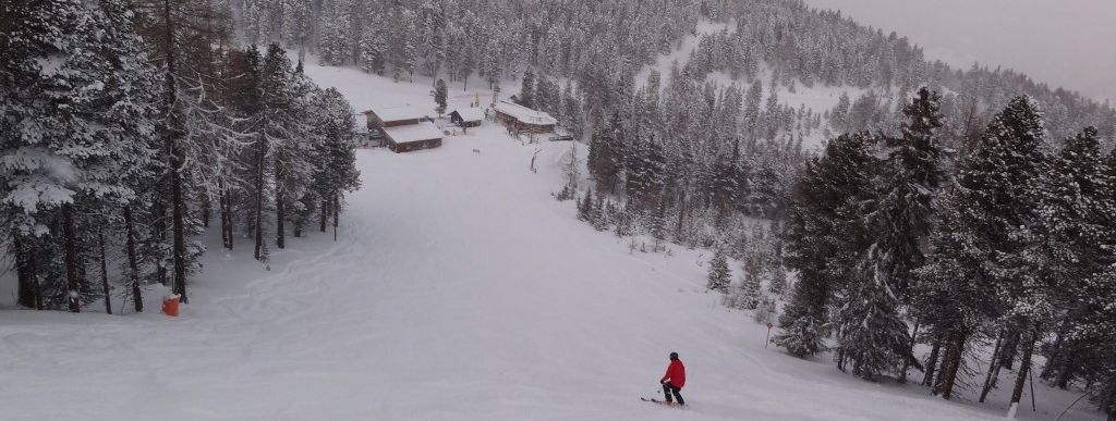 Abfahrt 9 an der Rosenkranzhöhe. Am Fuße wartet der Schluckspecht auf einen Einkehrschwung