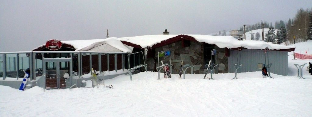 Bei gutem Wetter ist die Sonnenterrasse des 