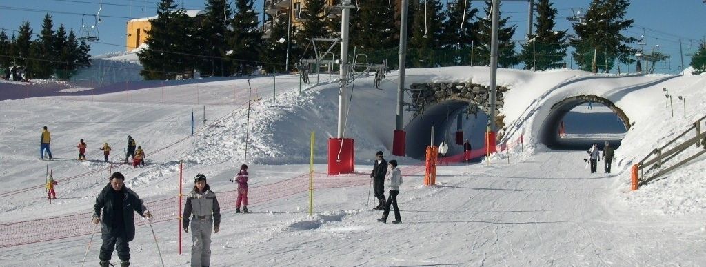 Unterführungen mitten in Avoriaz: Hier findet der Anfänger die meisten blauen Pisten!
