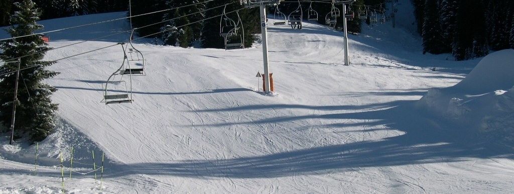 Es finden sich genügend Sesselliftanlagen im Skigebiet: Die schwierigen französischen Tellerlifte können also umgangen werden!