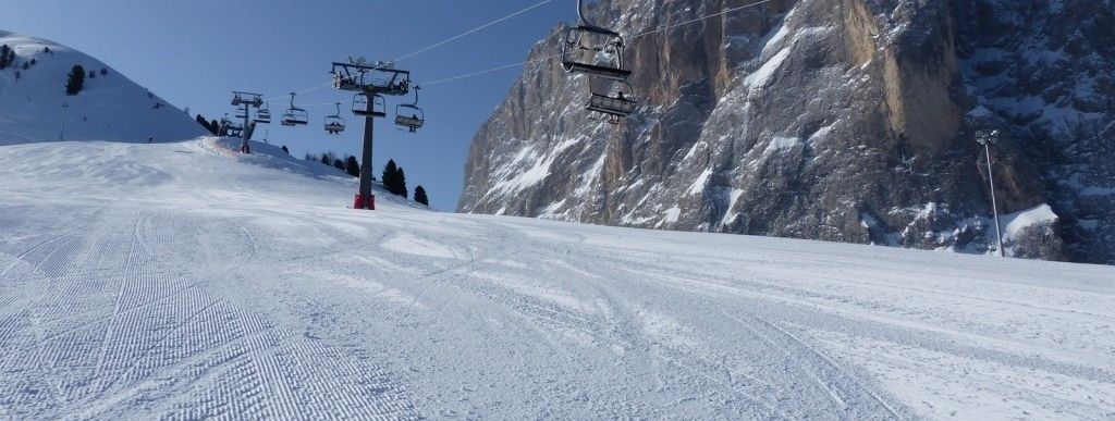 Carving piste at the Sochers chair lift just below the Langkofel (3.181 m/10436.4 ft)