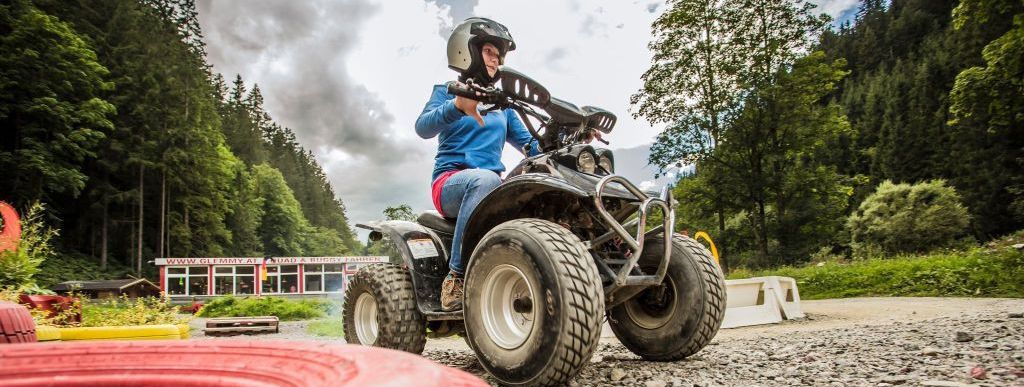 Quad fahren am Katschberg. Direkt neben dem Basekamp erlebt man auf der Quad Strecke Action pur.