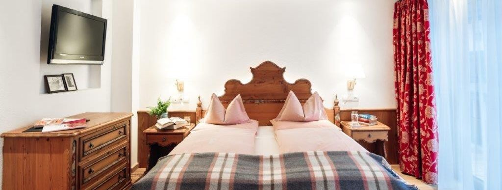 General information about your stay at Hotel Lech & Residenz Chesa Rosa