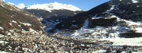 Die Pista Stelvio endet direkt am Ortsrand von Bormio, wie man gut auf dieser Webcam erkennen kann.
