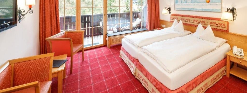 General information about your stay at Hotel Lech & Residenz Chesa Rosa