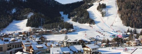 Die Weltcupstrecke am Kronplatz endet im Ort St. Vigil.
