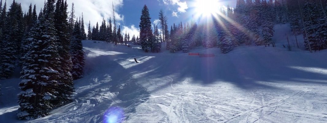 Wer diese Double Black Diamond Abfahrt meistern will, muss den Berg erst zu Fuß erklimmen