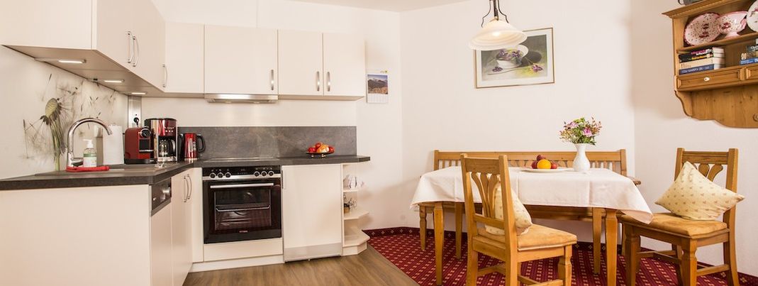 Voll ausgestattete Küche